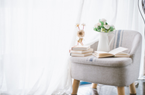 宪法在国家和社会生活中具有总括性、原则性、纲领性、方向性